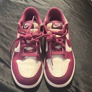 Nike Kids Low-Top Sneakers - White & Burgundy